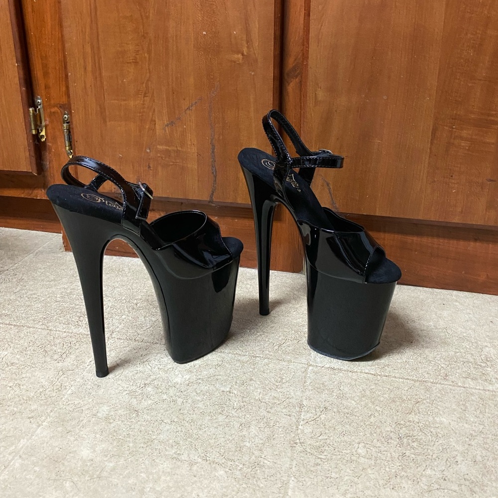 5 pair 8 in Pleasers Size 6 Never Worn (do not have original packaging) $50Each
